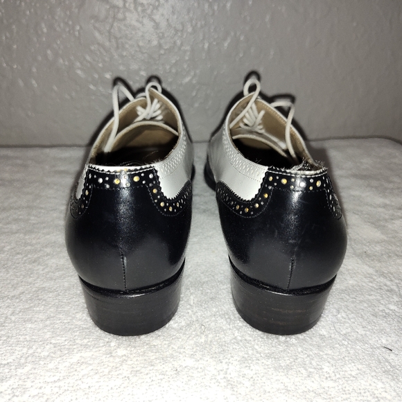 SALVATORE FERRAGAMO Leather Oxfords - Picture 2 of 4